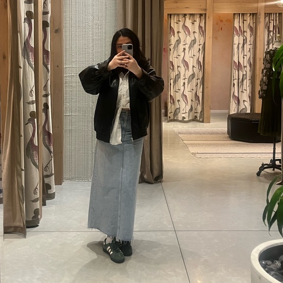 Meet your Posher, Olivia - Picture 1 of 1